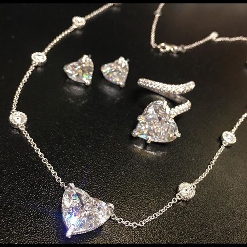 Diamon necklace
